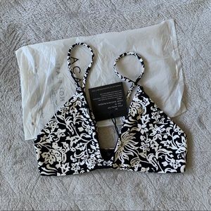 Medium Bnwt black batik